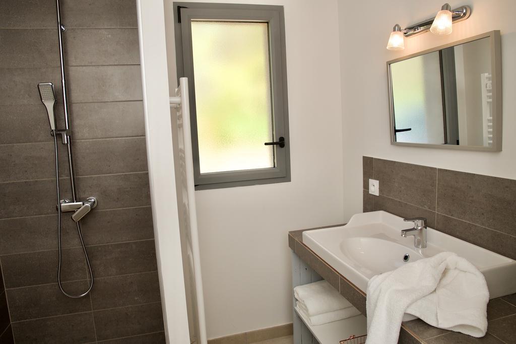Les Lodges Du Pic Le Triadou Luaran gambar