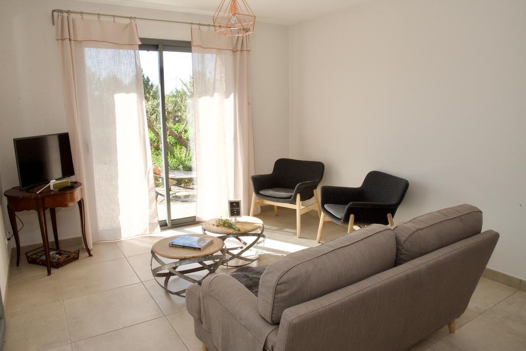 Les Lodges Du Pic Le Triadou Luaran gambar